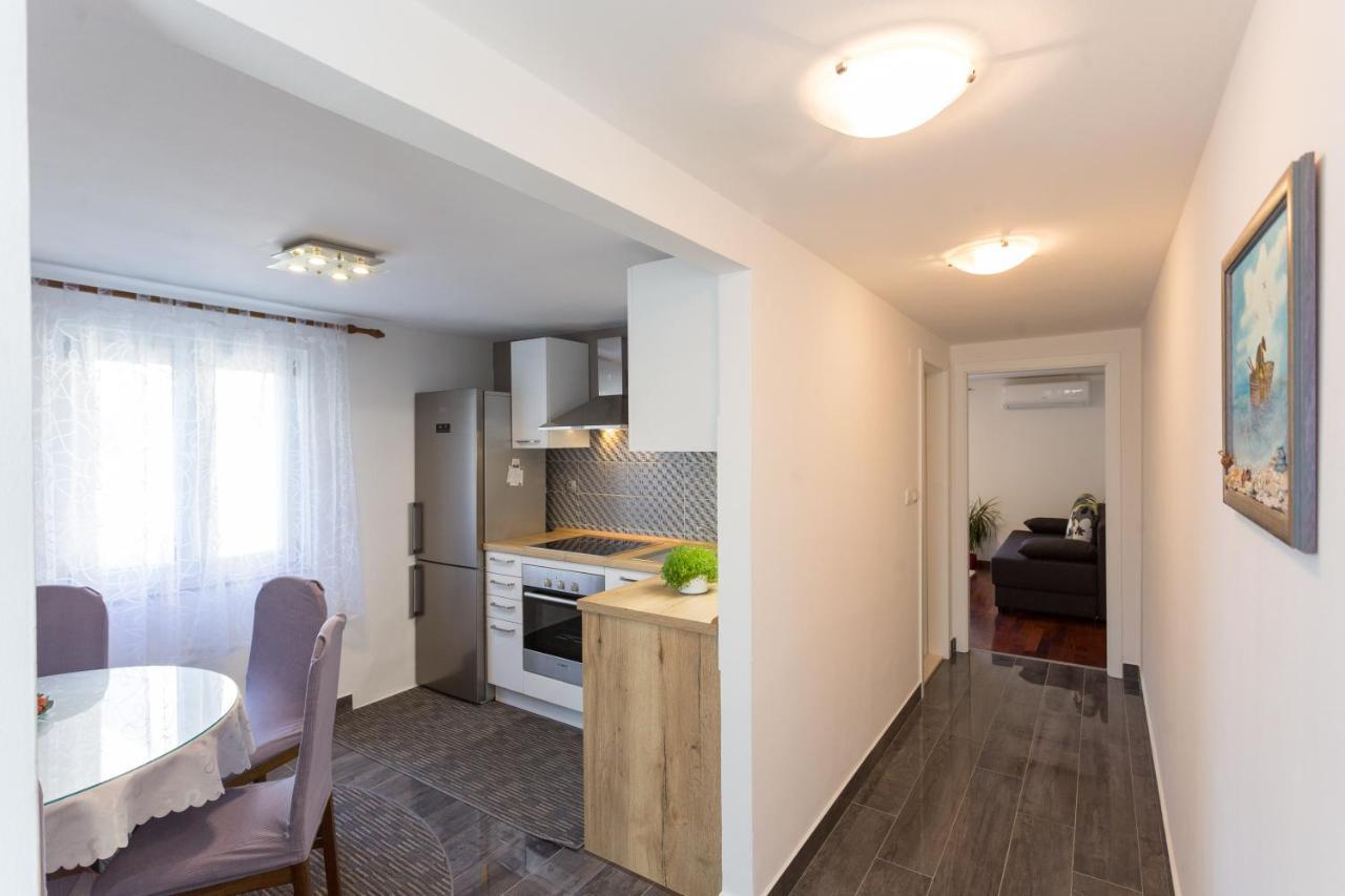 Apartments Lidija - Sea View Apartment With Exclusive Right Of Using Hot Tub Or Split Level Apartment With Exclusive Right Of Using Pool Podstrana Exterior foto