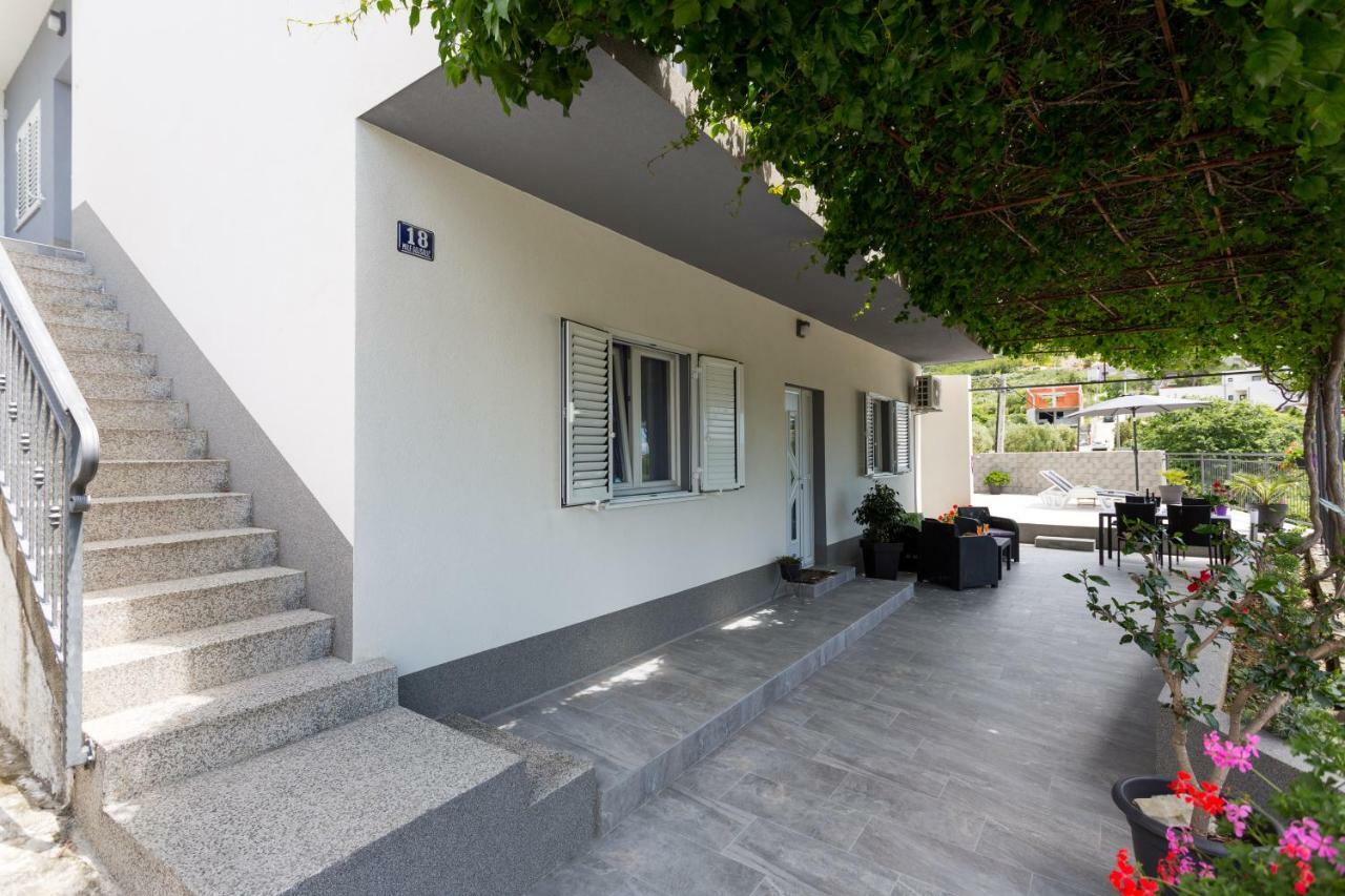 Apartments Lidija - Sea View Apartment With Exclusive Right Of Using Hot Tub Or Split Level Apartment With Exclusive Right Of Using Pool Podstrana Exterior foto