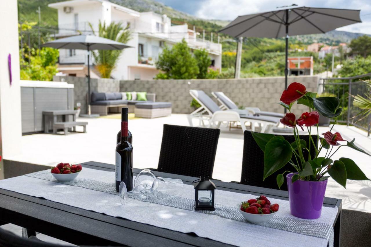 Apartments Lidija - Sea View Apartment With Exclusive Right Of Using Hot Tub Or Split Level Apartment With Exclusive Right Of Using Pool Podstrana Exterior foto